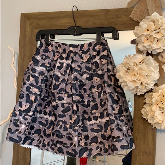 New Arrival 💕 Animal Print Grey Mini Skirt💕 - Picture 3 of 7